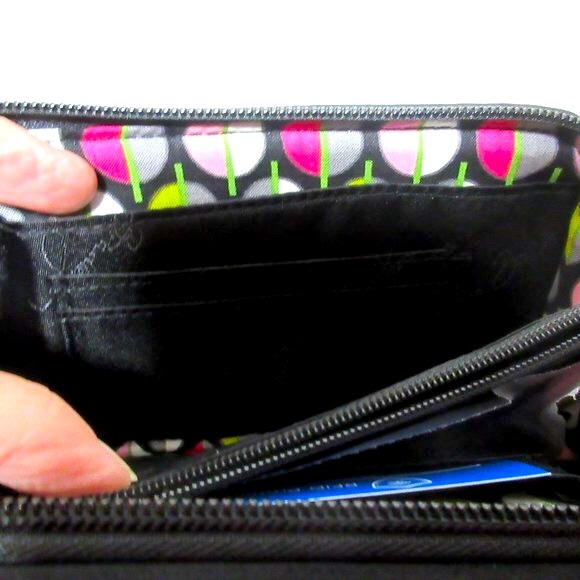 Vera Bradley RFID Grab & Go Wristlet Classic Black Microfiber NWT MSRP $… - Picture 8 of 9